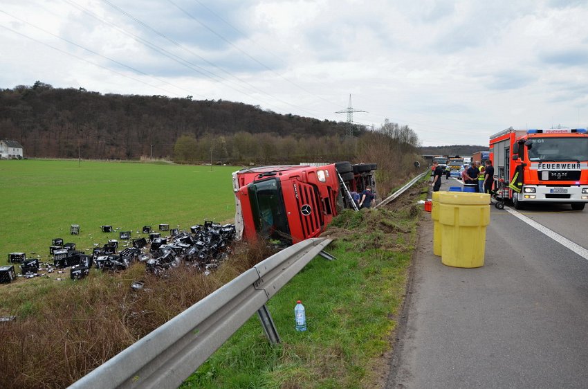 Bierlaster umgestuerzt A 3 Rich Frankfurt Hoehe AS Lohmar P012.JPG